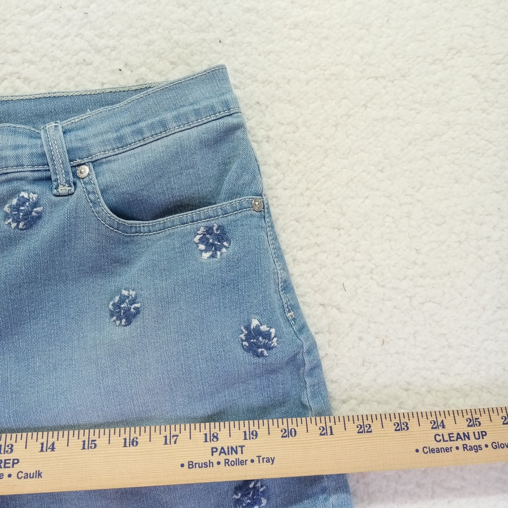 Gloria Vanderbilt Amanda Floral Embroidered Denim Shorts Light Wash Blue Size 14 - Picture 6 of 10